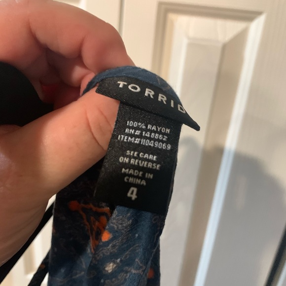 Cold shoulder torrid top size 4 - Picture 2 of 5